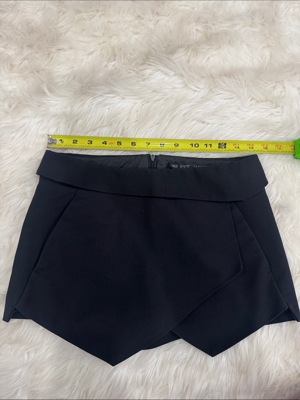 Black Zara skort